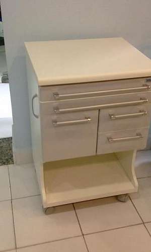 Mesa auxiliar para aparelho de fisioterapia Mesa auxiliar para aparelho de fisioterapia