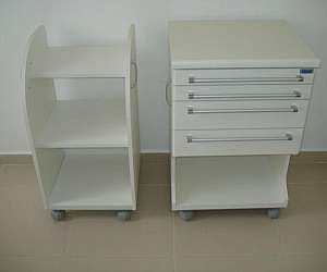 Mesa auxiliar para procedimentos Mesa auxiliar para procedimentos