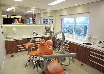 Mesa auxiliar odontológica usada